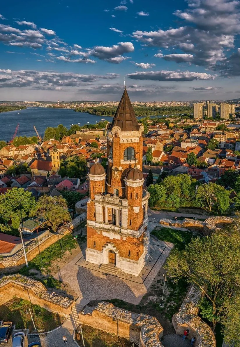 Gardoš kula Zemun – Milenijumska kula iznad Dunava, blizu hotela Mini City
