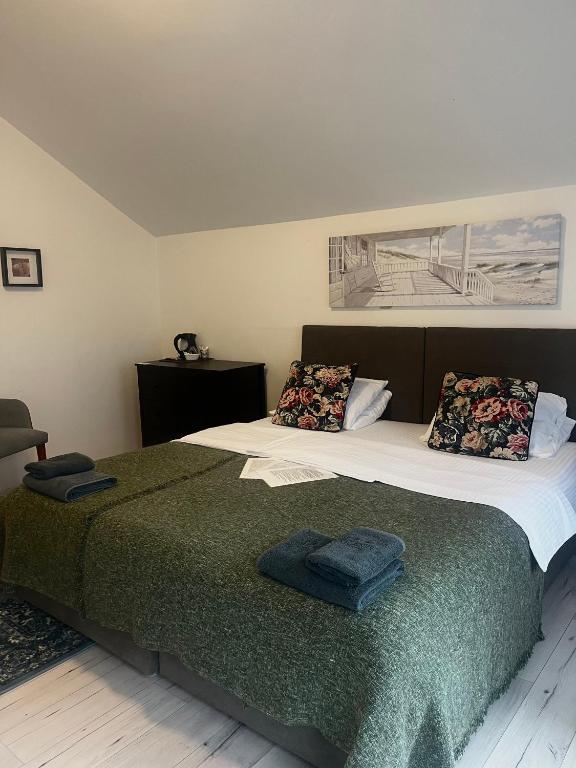 Dvokrevetna soba sa bračnim krevetom – slika 1, Hotel Mini City Zemun, Altina Beograd